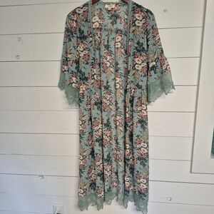 Umgee Woman's Floral Sage Kimono with Lace Detail